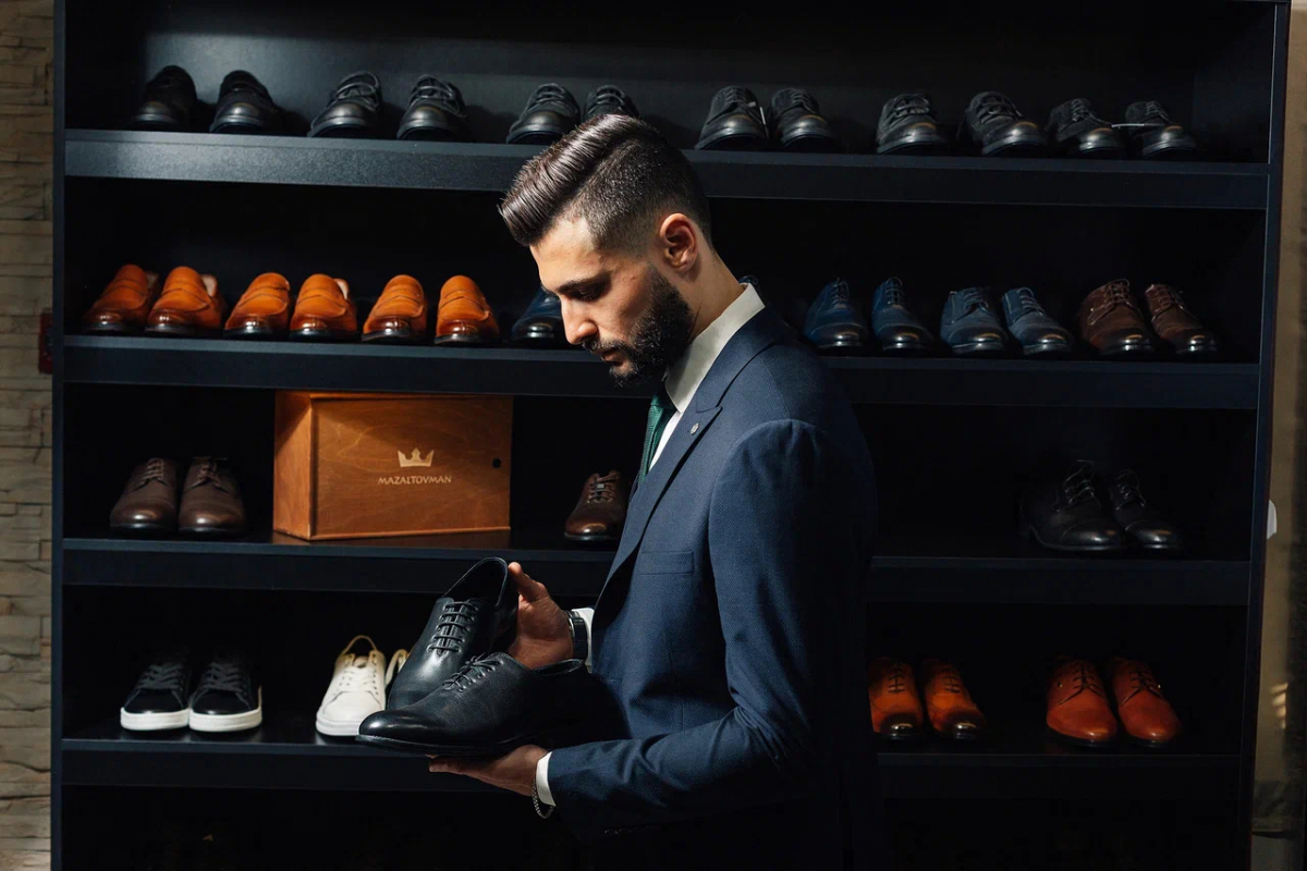 Как сочетать мужские брюки и обувь: приводим наглядные примеры